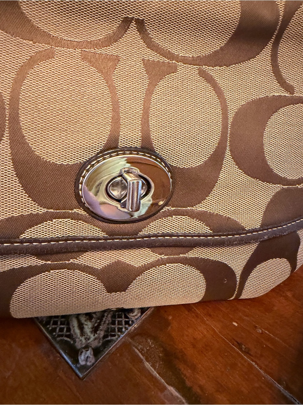 Coach Vintage Crossbody/Shoulder Turnlock - Picture 3 of 10